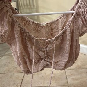 Olivaceous top, size medium.